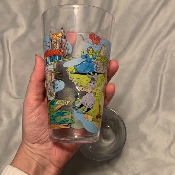 2024 McDonald’s collectors edition cups hello kitty snoopy shrek minions - Picture 8 of 8